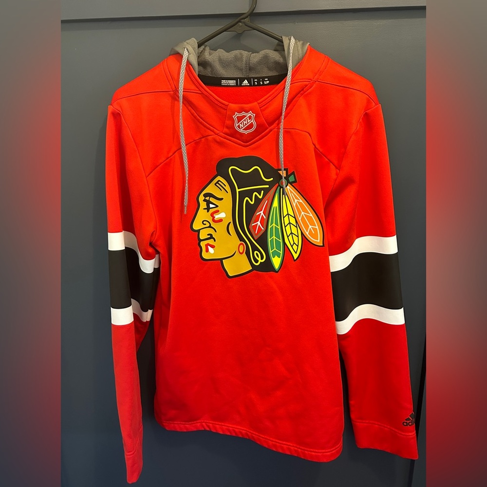 Adidas Chicago Blackhawks NHL Men's Platinum Jersey
Hooded Sweatshirt